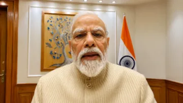 Paper Leak Law मामले पर प्रधानमंत्री नरेंद्र मोदी का वीडियो संदेश और दिल्ली में गठित फास्ट ट्रैक कोर्ट की खबर को दर्शाता पोस्टर
